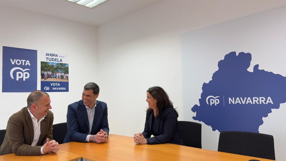Maribel García Malo y Sergio Vitas con el presidente del PPN, Javier García. - PPN