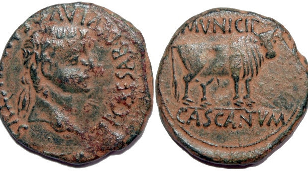 Antigua moneda romana con la inscripción del nombre de la localidad latina Cascantum
