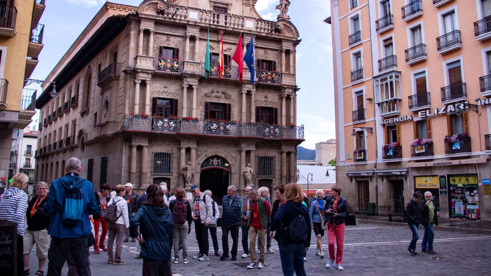 Turistas Pamplona . NOEMÍ VERA  _2