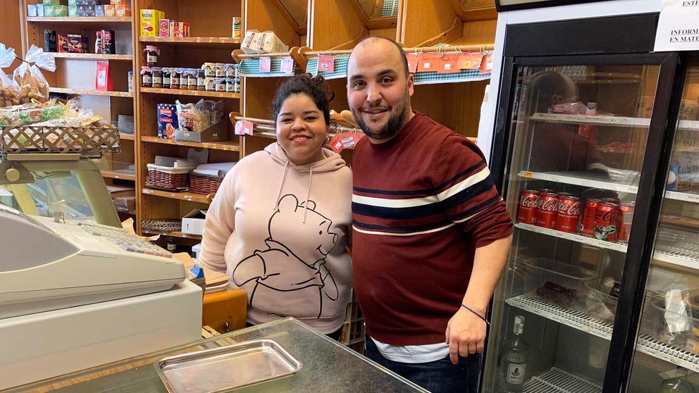 Janett Gradiz y Antonio Ramos en la panadería Iruña de Iturrama en Pamplona. Navarra.com